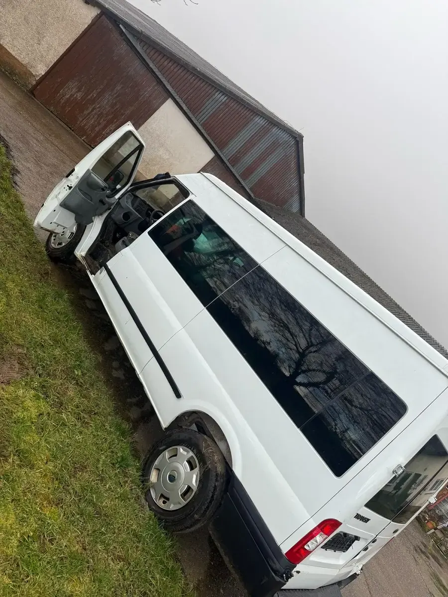 Usado Ford Transit 100 CV (73 kW) 2008 Blanco Monovolumen