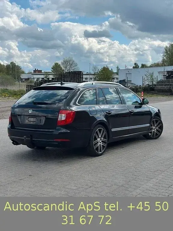 Używany Skoda Superb Elegance 170 KM (125 kW) 2010 Czarny Kombi