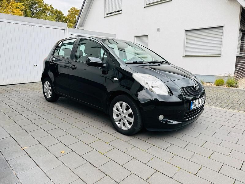Schwarz Gebraucht 2008 Toyota Yaris Limousine | 3.850 € (Fairer Preis) - Bild 1/4
