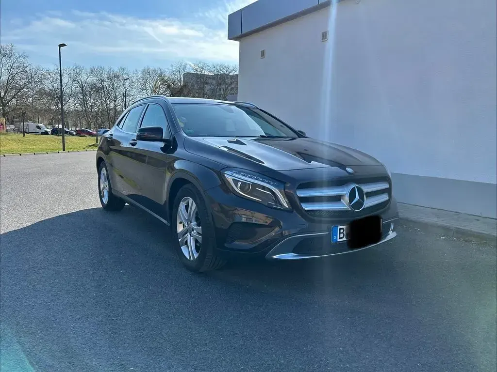 Gebraucht Mercedes GLA180 Urban 122 PS (89 kW) 2016 Braun SUV