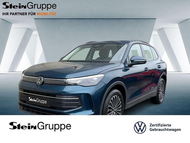 Blau Gebraucht 2024 VW Tiguan Life SUV | 39.870 € (Teuer) - Bild 1/4