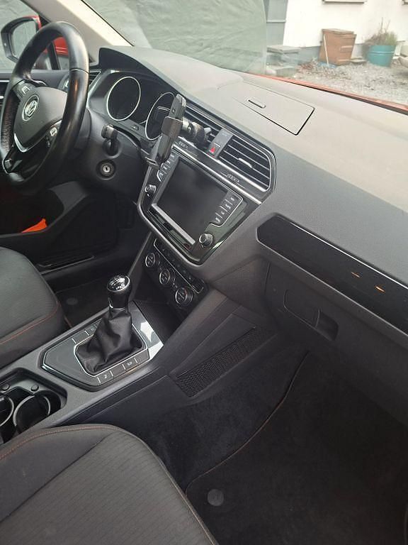 Gebraucht VW Tiguan Sound 150 PS (110 kW) 2017 Orange SUV