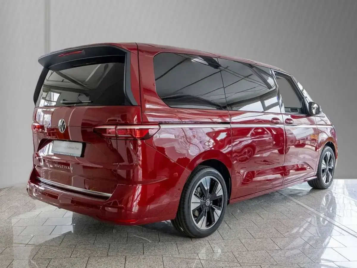 Gebraucht VW Multivan Style 150 PS (110 kW) 2026 Rot Van / Kleinbus