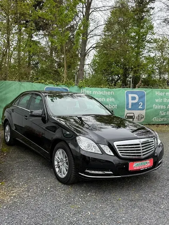Gebraucht Mercedes E300 204 PS (150 kW) 2012 Schwarz Limousine