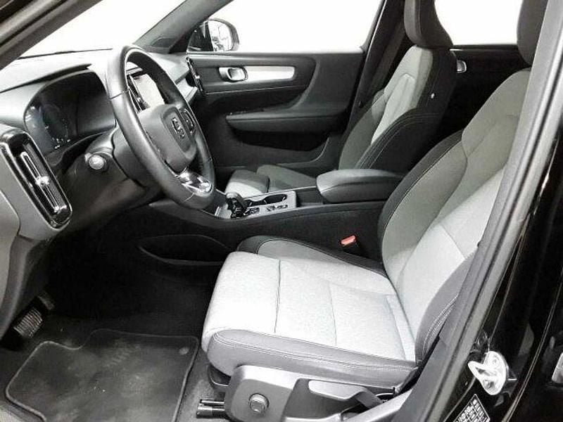 Second-hand Volvo XC40 Core 129 CP (94 kW) 2022 Negru SUV