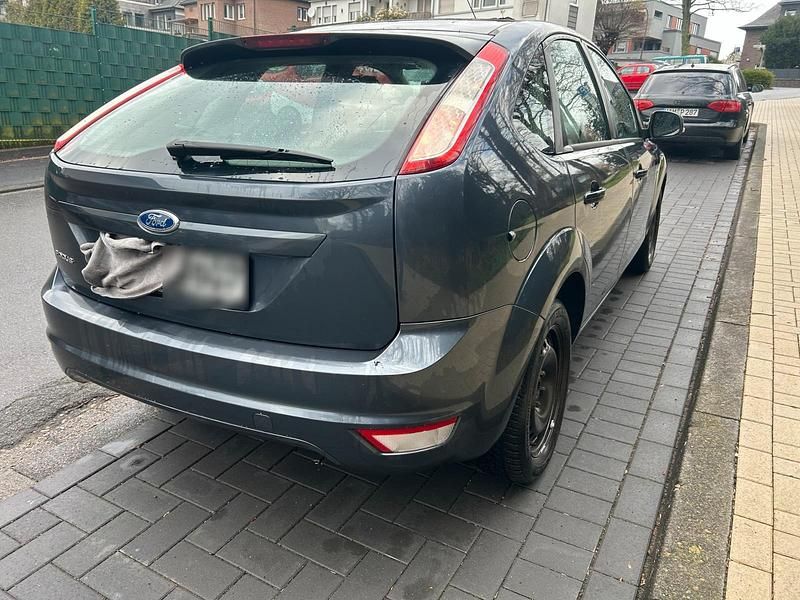 Gebraucht Ford Focus 101 PS (74 kW) 2011 Grau Limousine