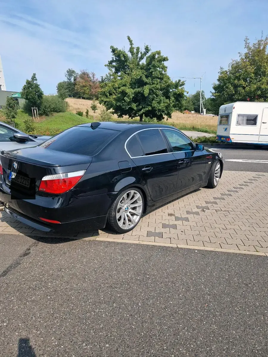 Gebraucht BMW 523 177 PS (130 kW) 2005 Schwarz Limousine