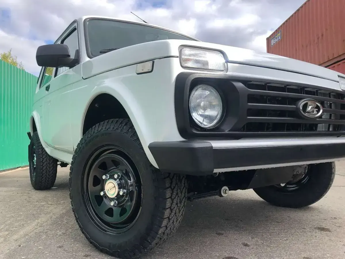 Neu Lada niva 83 PS (61 kW) 2026 Weiß SUV