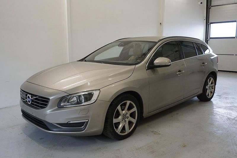Gebraucht Volvo V60 Momentum 181 PS (133 kW) 2014 Beige Kombi