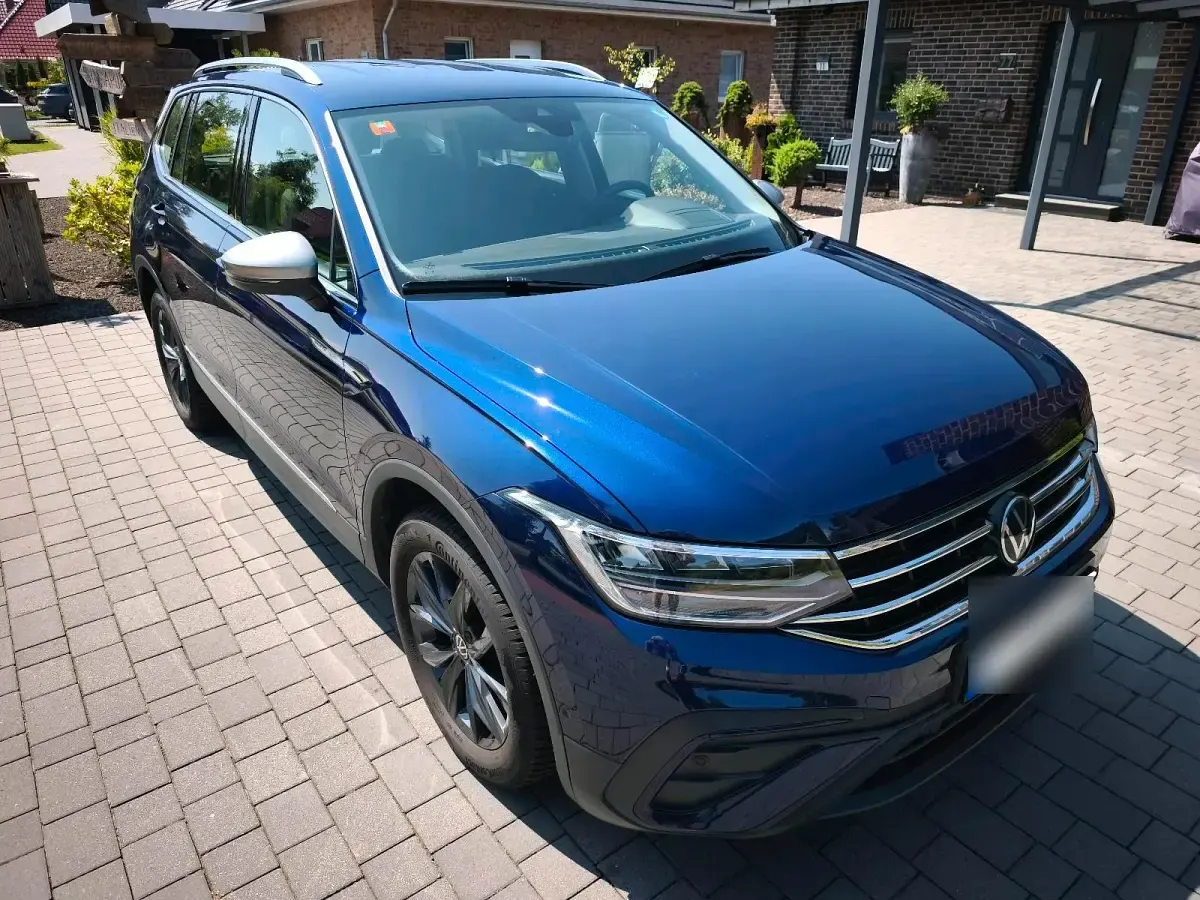 Gebraucht VW Tiguan Allspace Life 150 PS (110 kW) 2024 Blau SUV