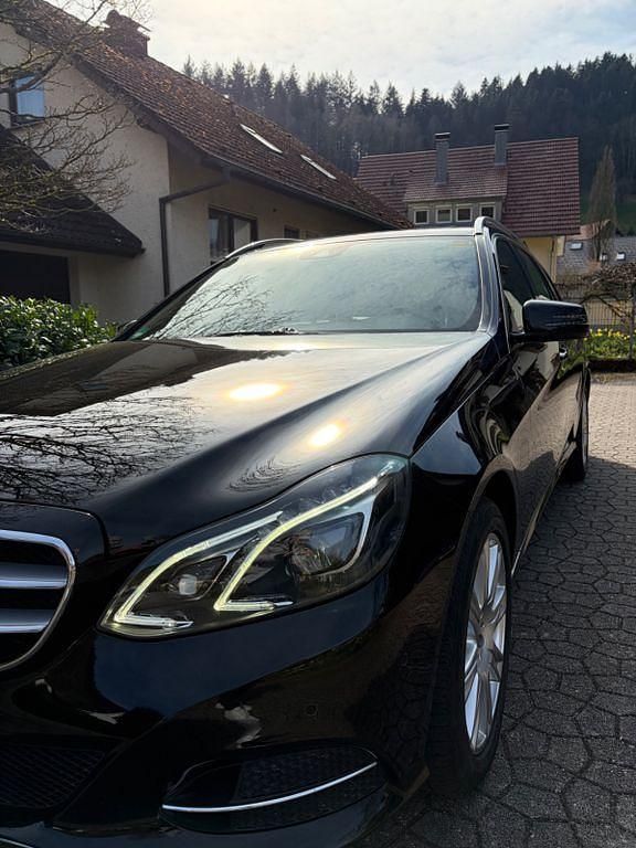 Gebraucht Mercedes E350 252 PS (185 kW) 2013 Schwarz Kombi