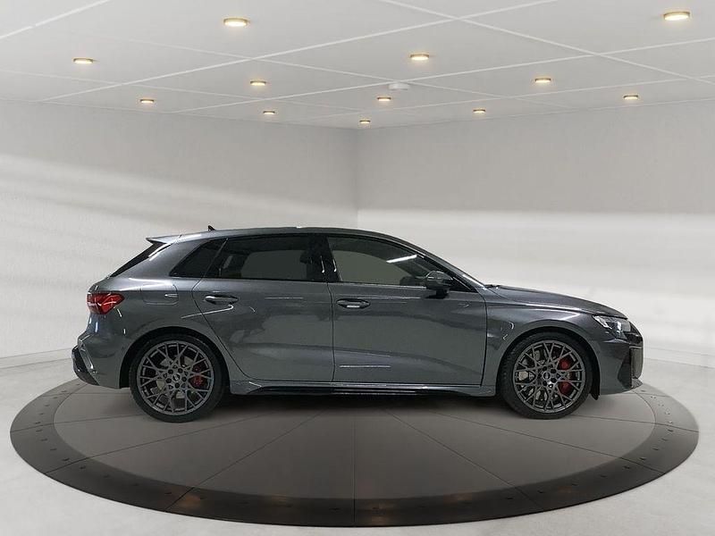 Gebraucht Audi RS3 Sport 400 PS (294 kW) 2025 Grau Limousine