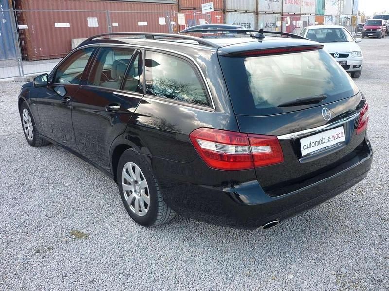 Gebraucht Mercedes E200 184 PS (135 kW) 2011 Schwarz Limousine