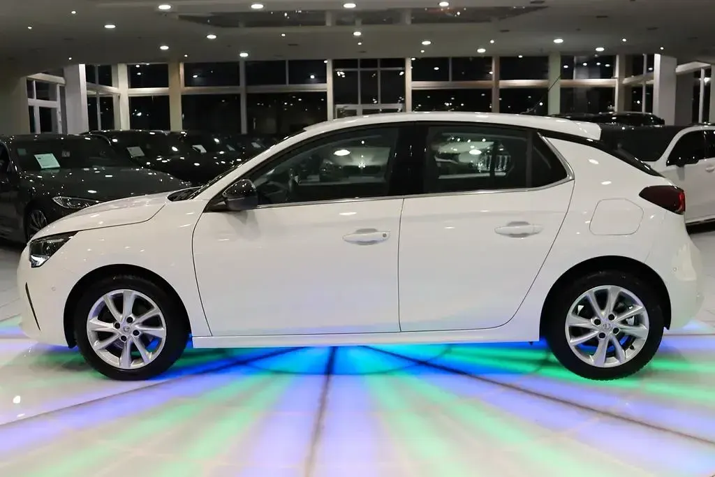 Usado Opel Corsa Elegance 101 HP (74 kW) 2023 Branco Citadino