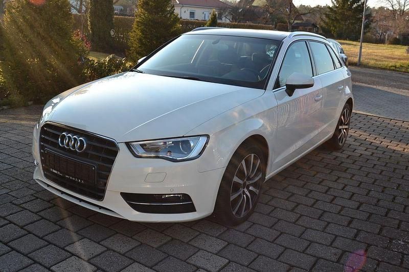 Weiß Gebraucht 2014 Audi A3 Ambiente Limousine | 14.400 € (Fairer Preis) - Bild 1/4