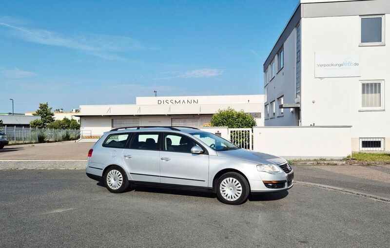 Silber Gebraucht 2011 VW Passat Trendline Kombi | 4.790 € - Bild 1/4