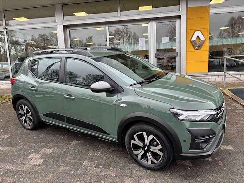 Gebraucht Dacia Sandero Expression 91 PS (66 kW) 2023 Safarigrau Limousine