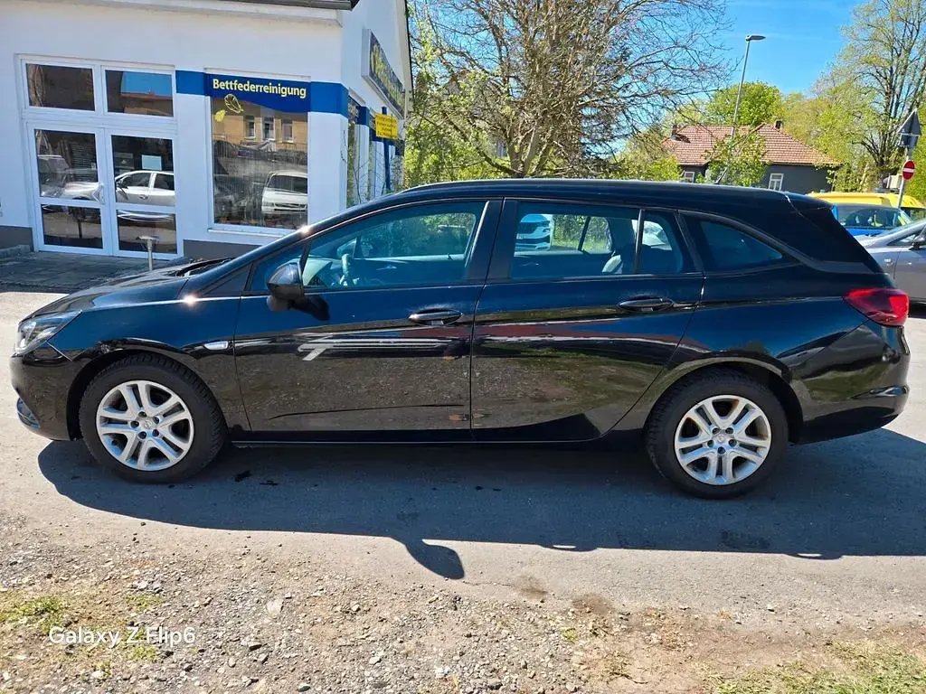 Second-hand Opel Astra Edition 110 CP (80 kW) 2017 Negru Break