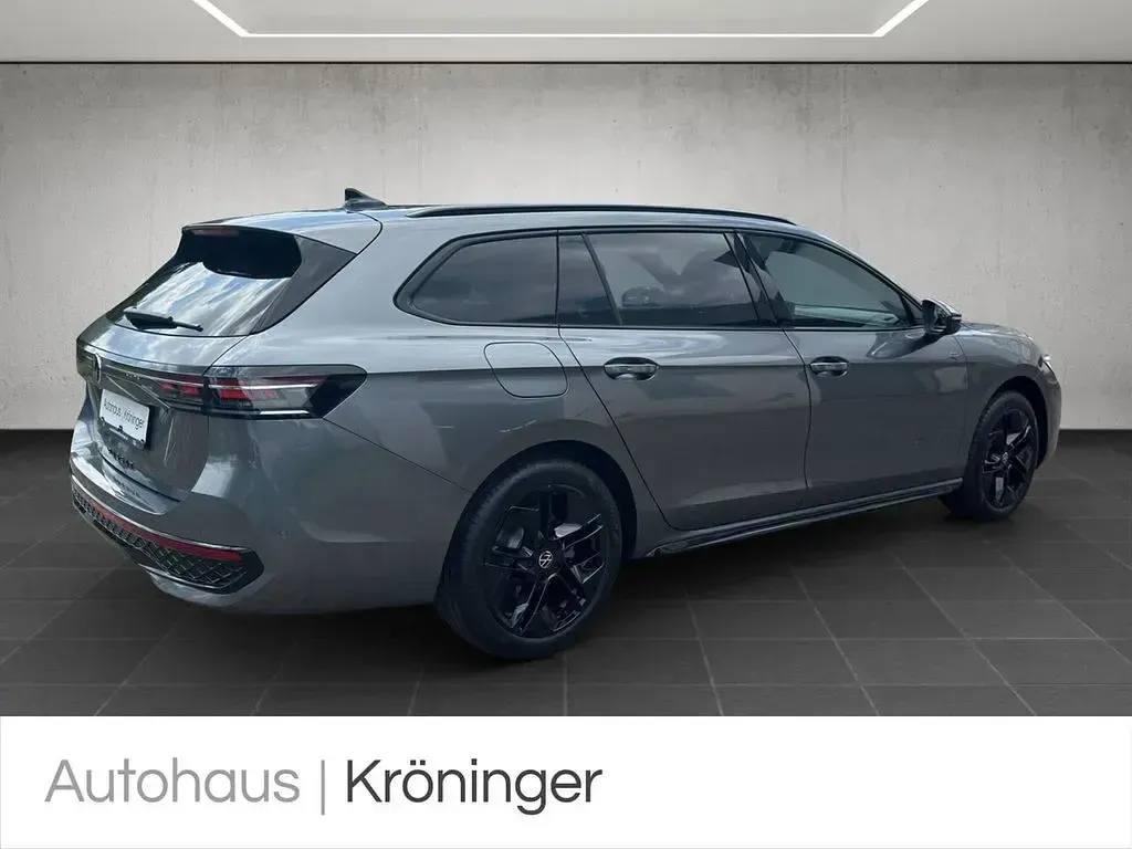 Gebraucht VW Passat R-line 150 PS (110 kW) 2025 Diabasgrau metallic Kombi