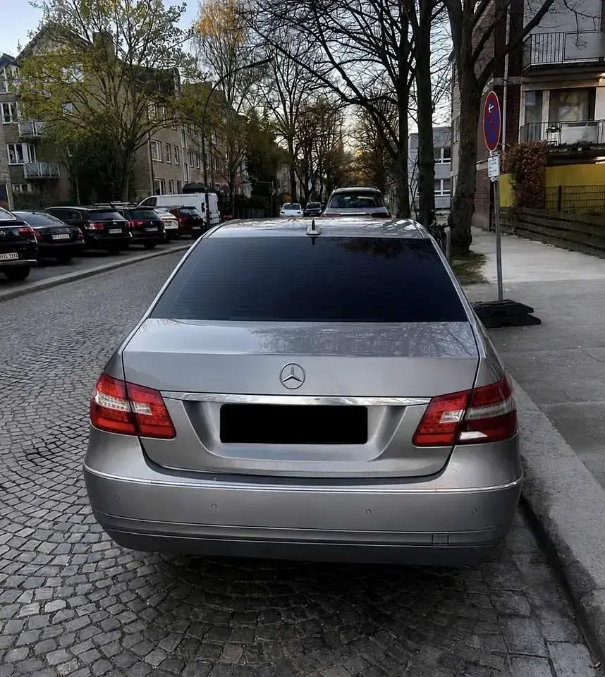 Gebraucht Mercedes E220 170 PS (125 kW) 2010 Grau Limousine