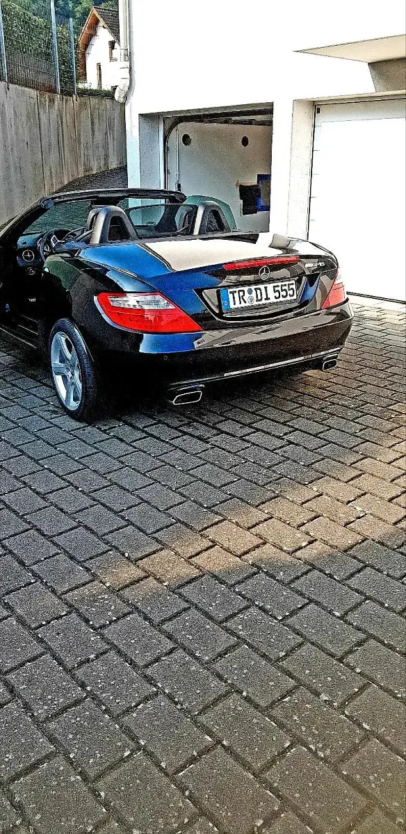 Second-hand Mercedes SLK200 184 CP (135 kW) 2011 Negru Cabrio