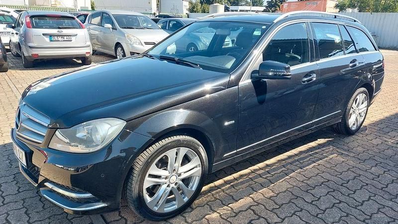 Schwarz Gebraucht 2012 Mercedes 220 Limousine | 8.790 € (Superpreis) - Bild 1/4
