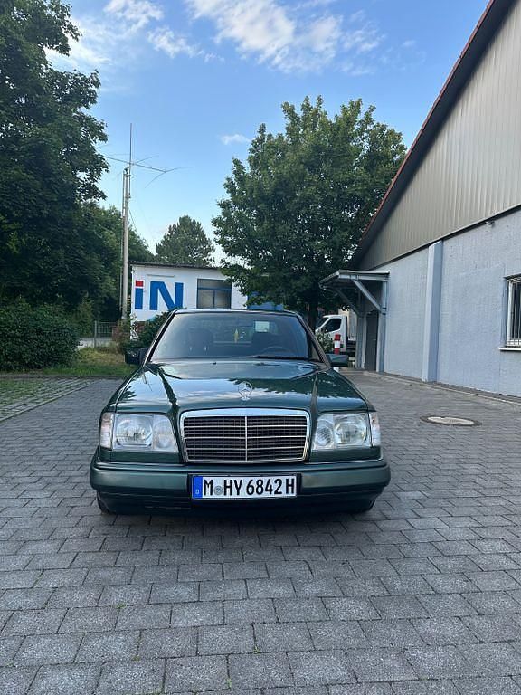 Gebraucht Mercedes E220 150 PS (110 kW) 1994 Grün Limousine
