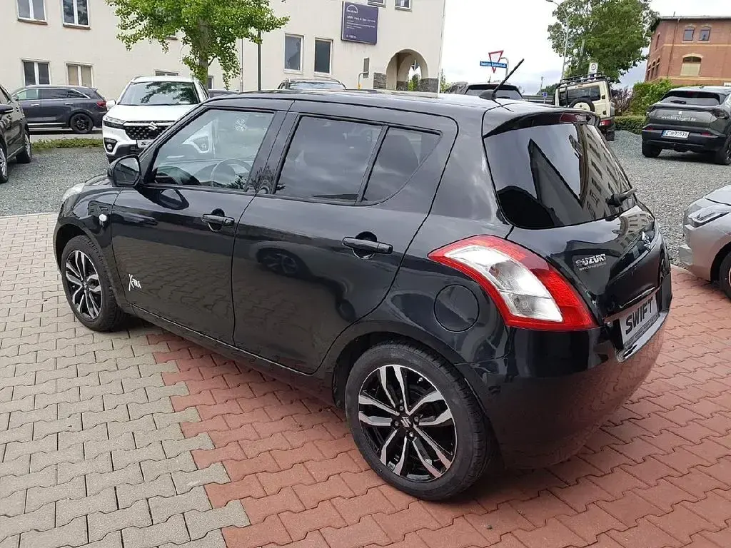 Gebraucht Suzuki Swift X-TRA 94 PS (69 kW) 2016 Schwarz Kleinwagen