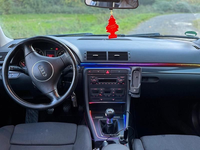 Blau Gebraucht 2003 Audi A4 Ambiente Kombi | 1.200 € (Guter Preis) - Bild 1/4