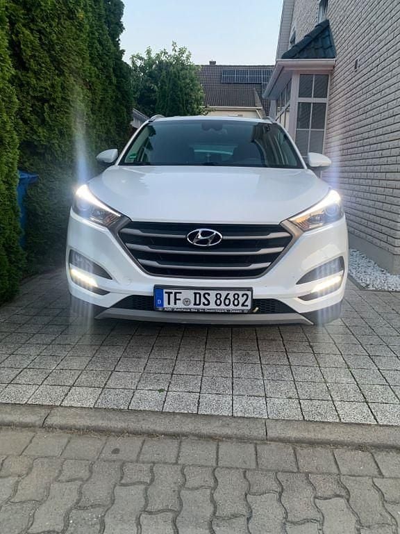 Gebraucht Hyundai Tucson 177 PS (130 kW) 2017 Weiß SUV