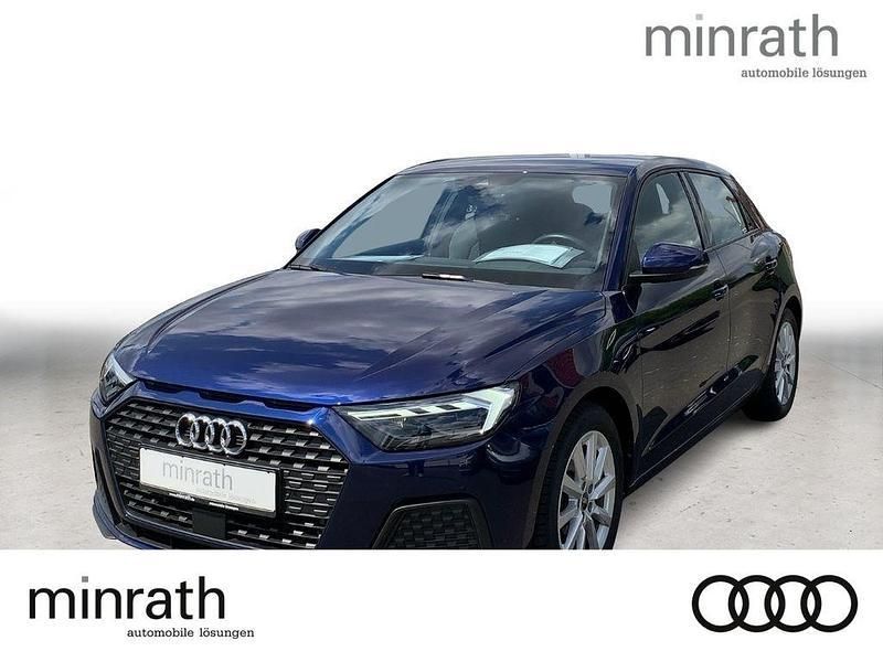 Blau Gebraucht 2024 Audi A1 Sportback Basis Kleinwagen | 21.595 € (Guter Preis) - Bild 1/4