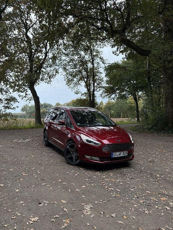 Rot Gebraucht 2017 Ford Galaxy Titanium Van / Kleinbus | 15.000 € (Guter Preis) - Bild 1/4