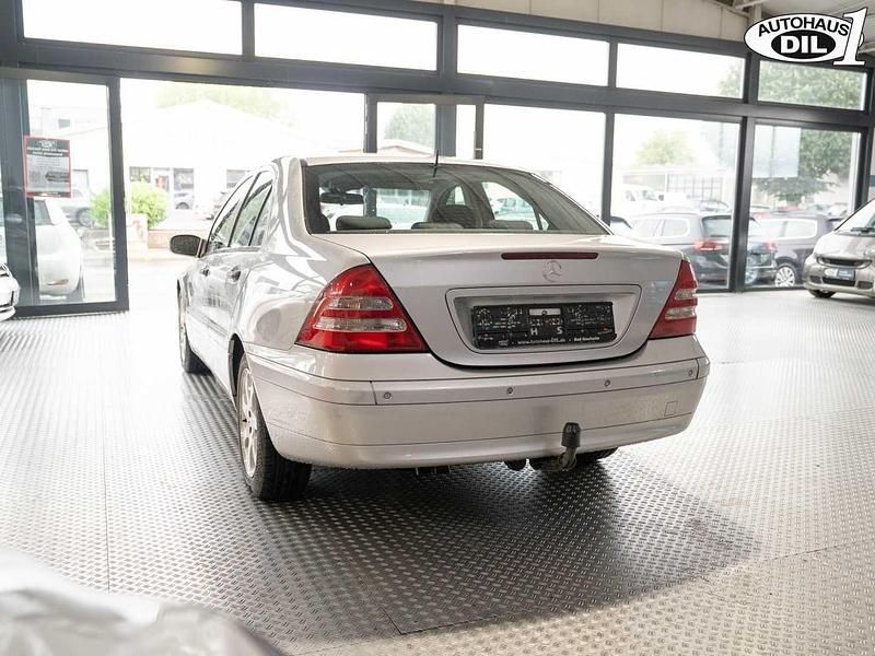 Gebraucht Mercedes C220 150 PS (110 kW) 2003 Brillantsilber  metalliclack (metallic) Limousine