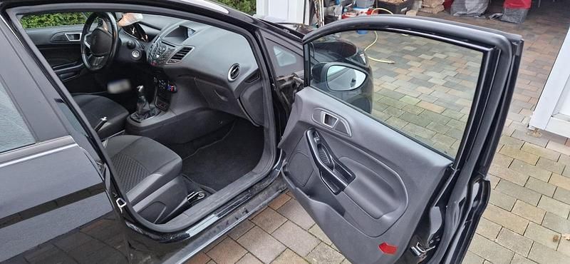 Gebraucht Ford Fiesta 100 PS (73 kW) 2017 Schwarz Kleinwagen