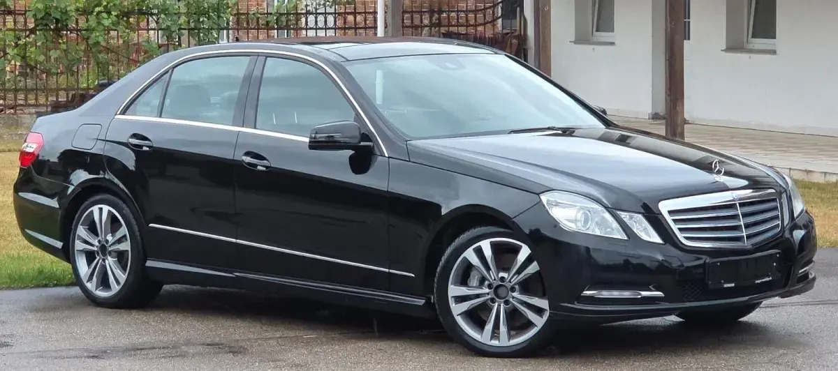 Gebraucht Mercedes E350 Avantgarde 265 PS (194 kW) 2012 Schwarz Limousine