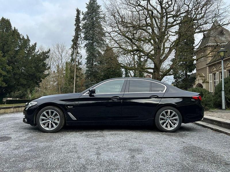 Gebraucht BMW 530e Sport Line 184 PS (135 kW) 2022 Schwarz ii Limousine