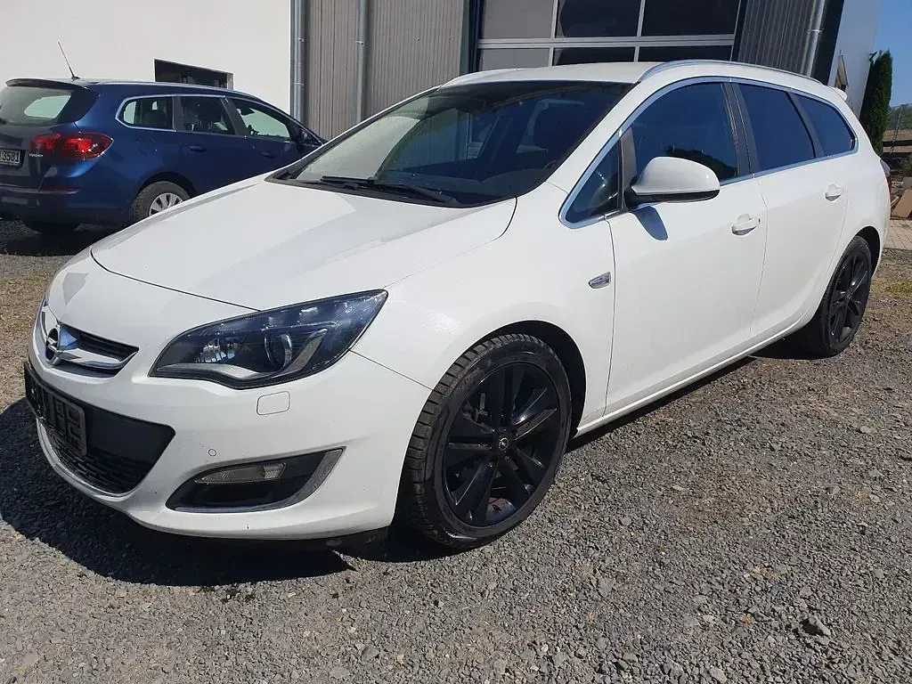 Gebraucht Opel Astra Sport 165 PS (121 kW) 2013 Weiß Kombi