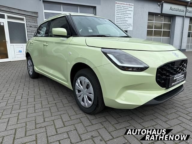 Neu Suzuki Swift Club 83 PS (61 kW) 2025 Gelb Kleinwagen