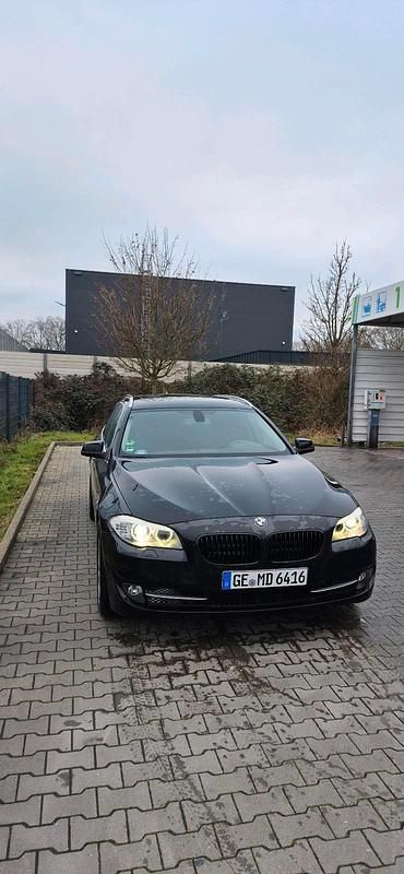 Gebraucht BMW 520 184 PS (135 kW) 2011 Schwarz Kombi