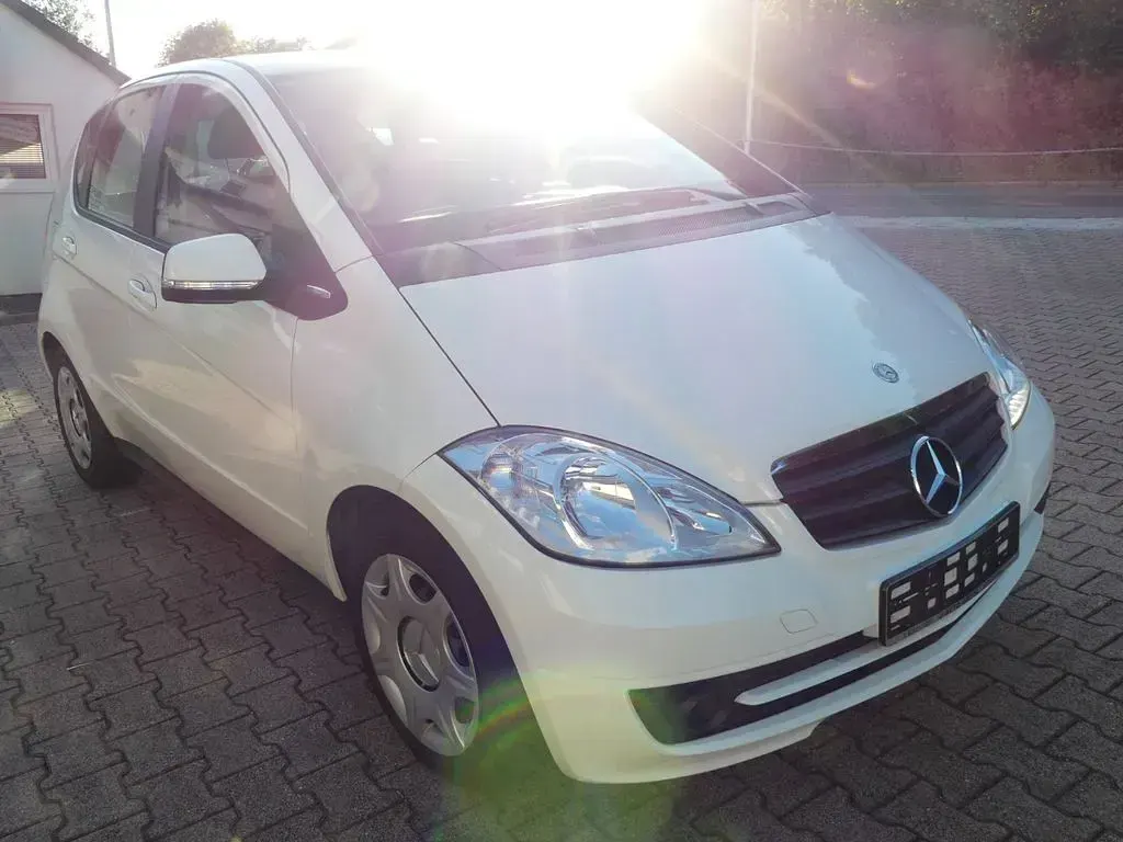 Gebraucht Mercedes A160 82 PS (60 kW) 2011 Weiß Kleinwagen