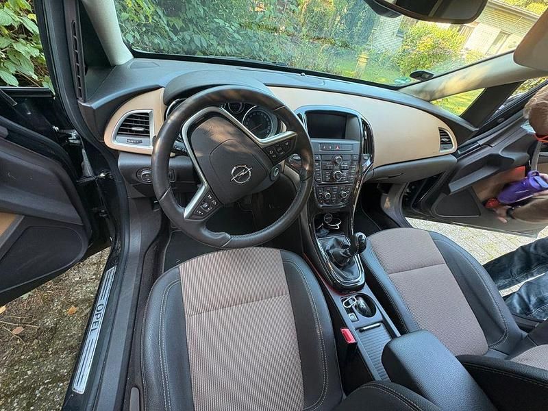 Gebraucht Opel Astra Active 140 PS (102 kW) 2013 Schwarz Kombi