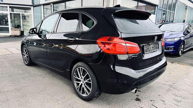 Gebraucht BMW 218 Basis 150 PS (110 kW) 2014 Schwarz Van / Kleinbus
