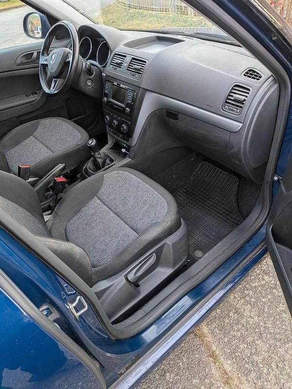 Gebraucht Skoda Yeti 110 PS (80 kW) 2016 Blau SUV