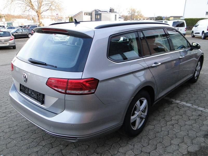 Gebraucht VW Passat Trendline 120 PS (88 kW) 2016 Silber Kombi