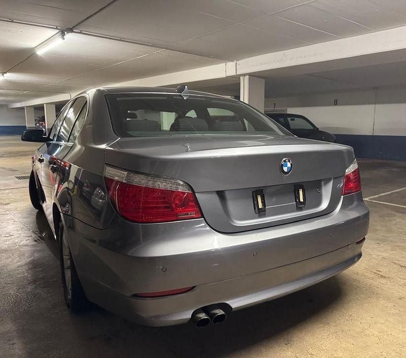 Gebraucht BMW 523 190 PS (139 kW) 2007 Grau Limousine