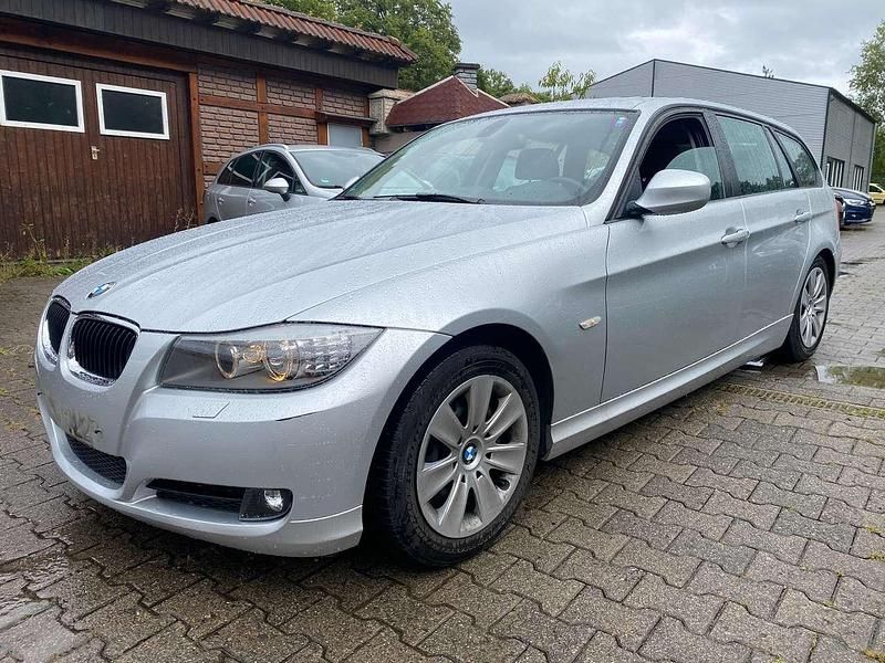 Silber Gebraucht 2010 BMW 318 Comfort Edition Kombi | 8.199 € (Fairer Preis) - Bild 1/4