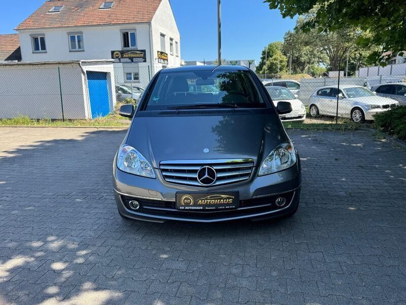 Grau Gebraucht 2009 Mercedes A150 Limousine | 7.999 € (Teuer) - Bild 1/4