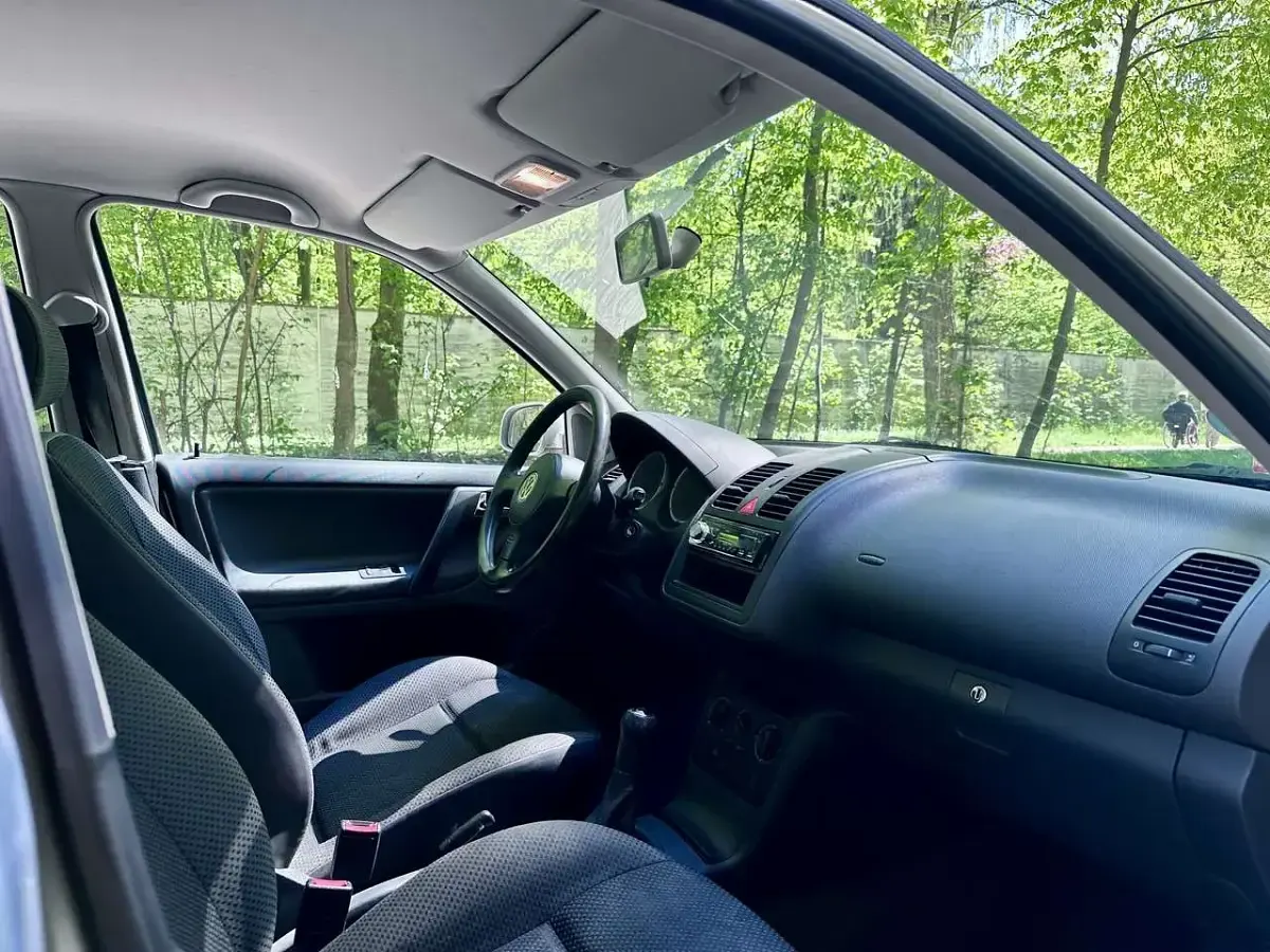 Używany VW Polo Classicline 60 KM (44 kW) 2002 Srebrny Sedan/Limuzyna