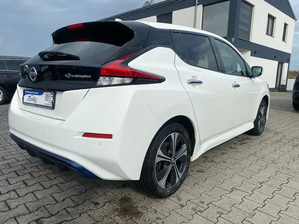 Gebraucht Nissan Leaf 360º 160 kW (218 PS) 2022 Weiß Kleinwagen