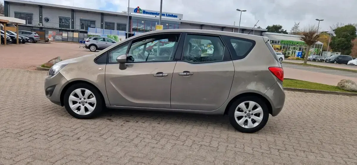 Gebraucht Opel Meriva 101 PS (74 kW) 2010 Braun Van / Kleinbus